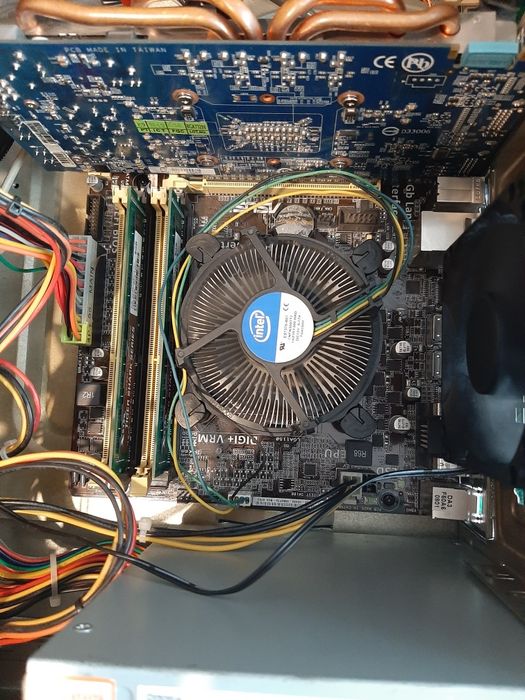 Komputer Windows pro 11  1TB SDD z monitorem klawiaturą I myszką