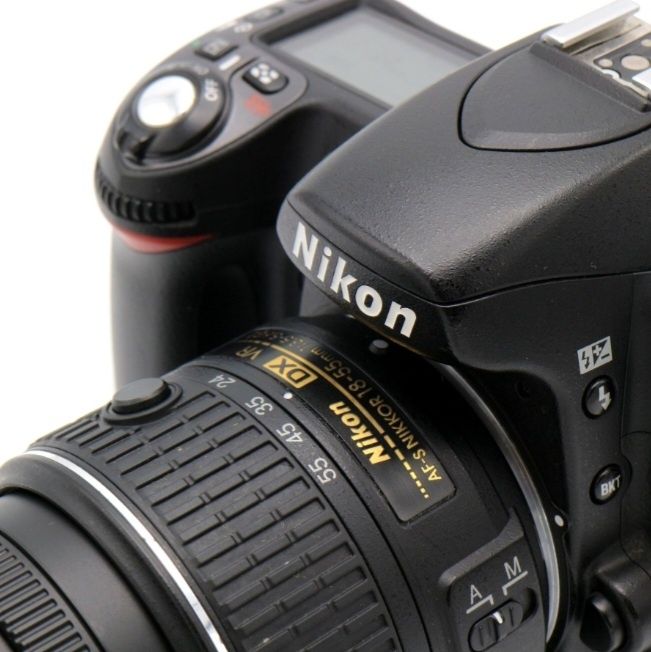 Nikon D80 + AF-P 18-55 DX VR (155€)