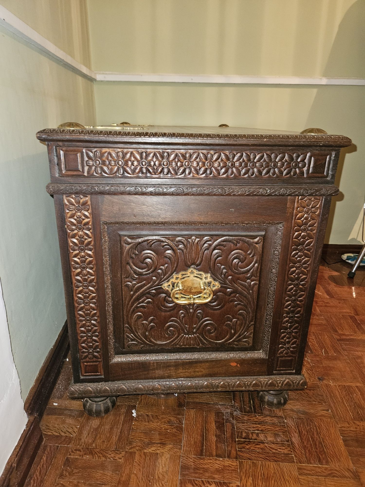 Arca de roupa antiga