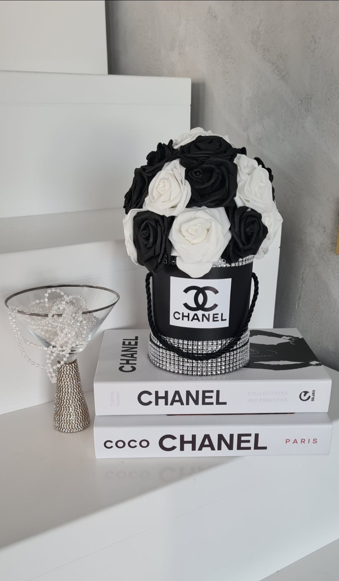Flower box  Chanel Versace  glamour cyrkonie róże piankowe