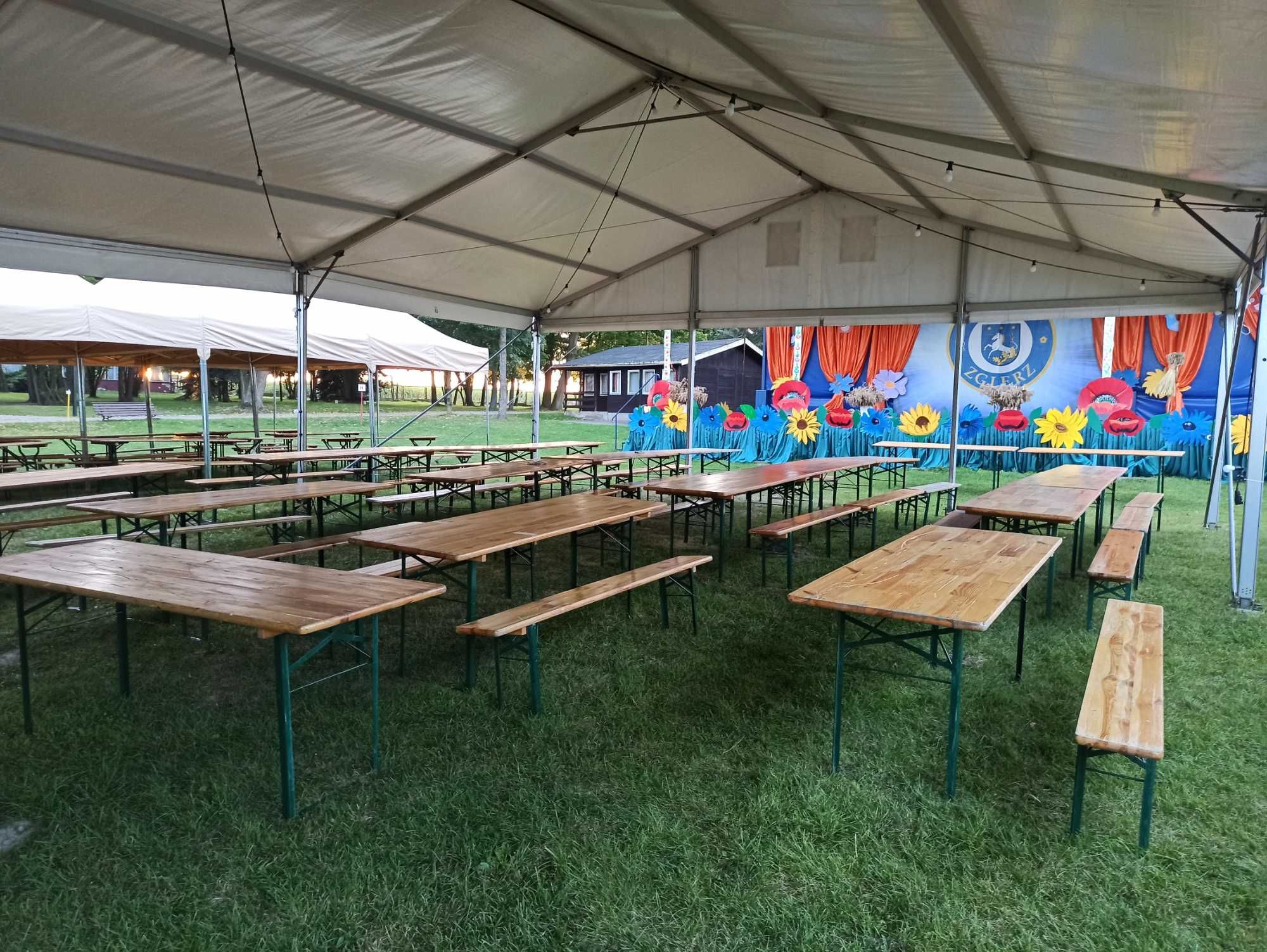 Planujesz Event w Plenerze? Wynajmij Stoły Biesiadne u Nas !