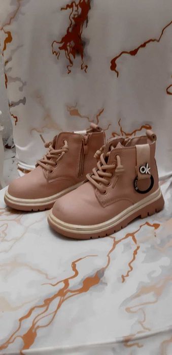 ботики, тапки, чобітки