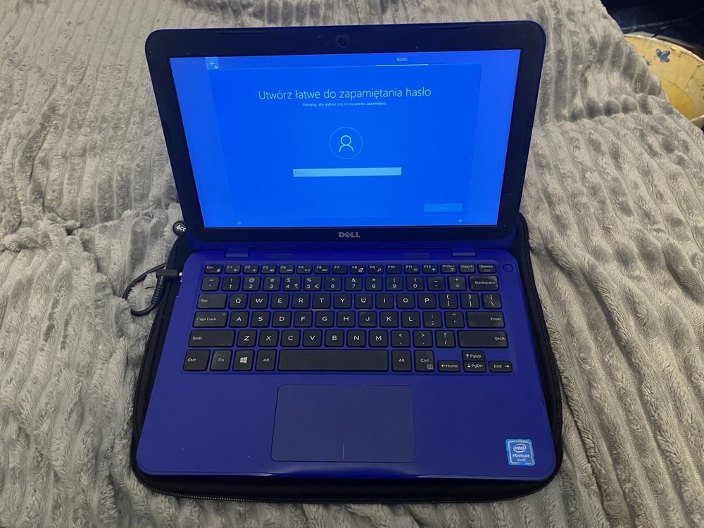 Dell Inspiron niebieski laptop notebook
