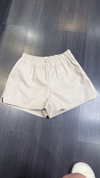 Шорти бежеві екошкіра