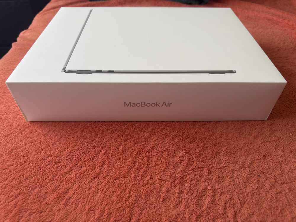 Caixa de Macbook Air M3 Cinzento Sideral 13,6’’