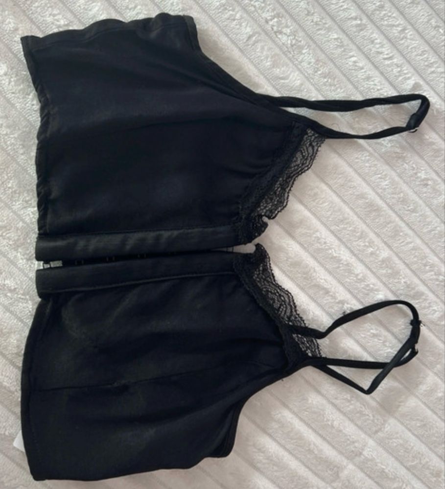Top preto de alças