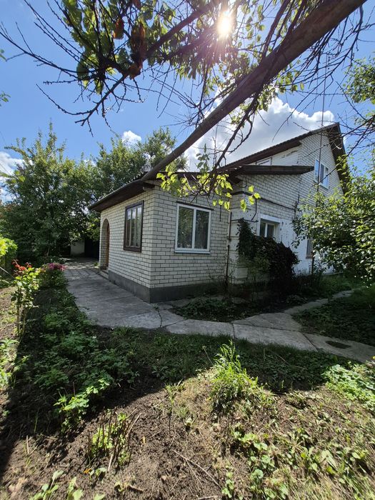 Цегляний будинок на Бобровиці.