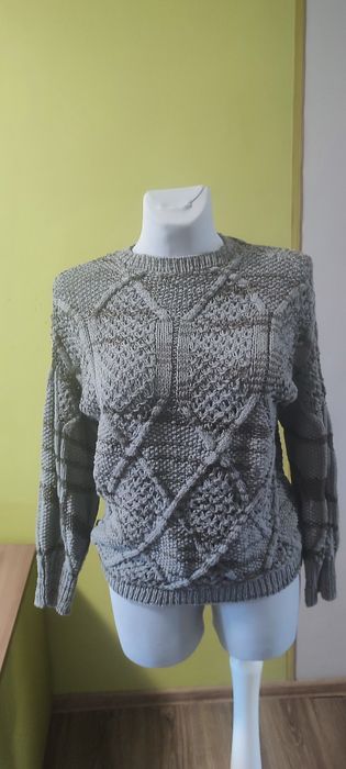 Продам котоновий светр 46