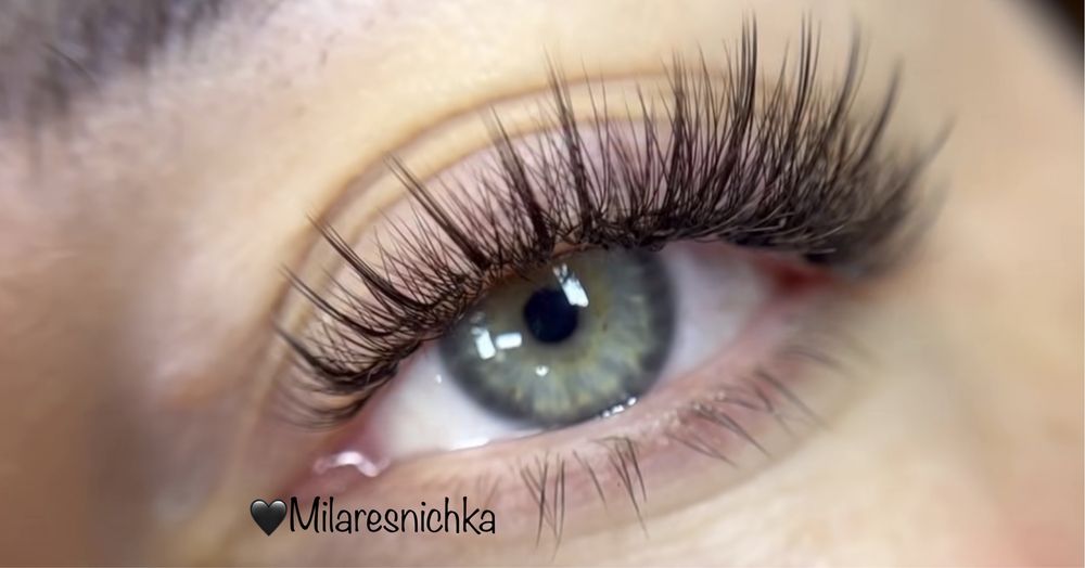 Наращивание ресниц Окрашивание бровей