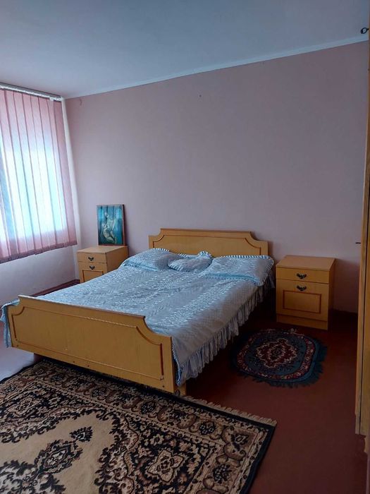 Продаж будинку в мальовничому місці біля водойми з гарним краєвидом