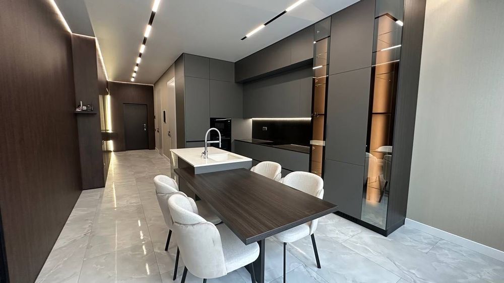 Продаж дизайнерської 2 км квартири в елітному ЖК Парус