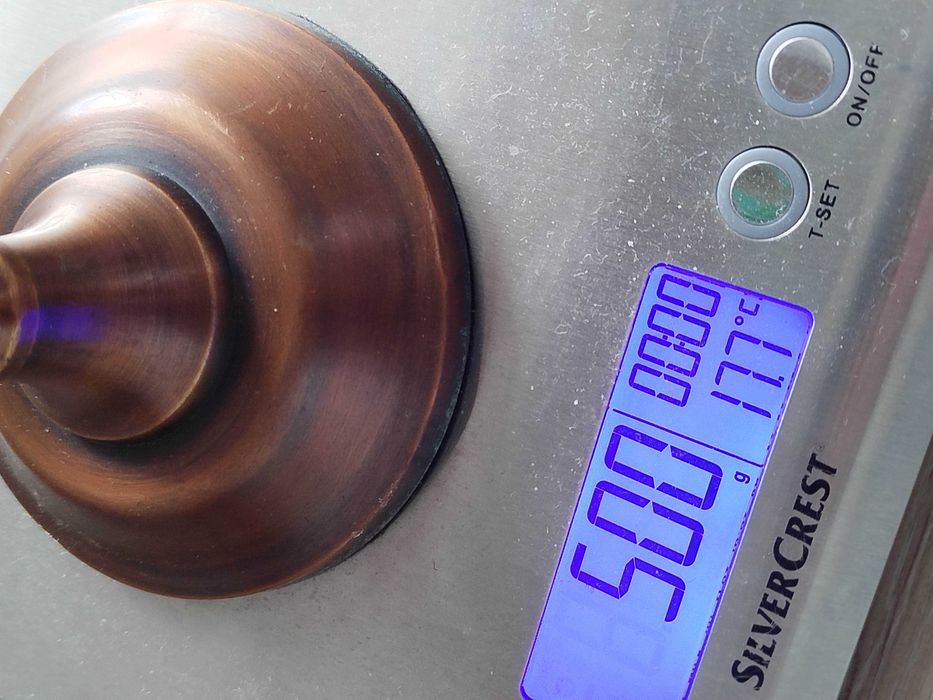 Metalowy toczony Brązowy świecznik z teksturowanym szkłem