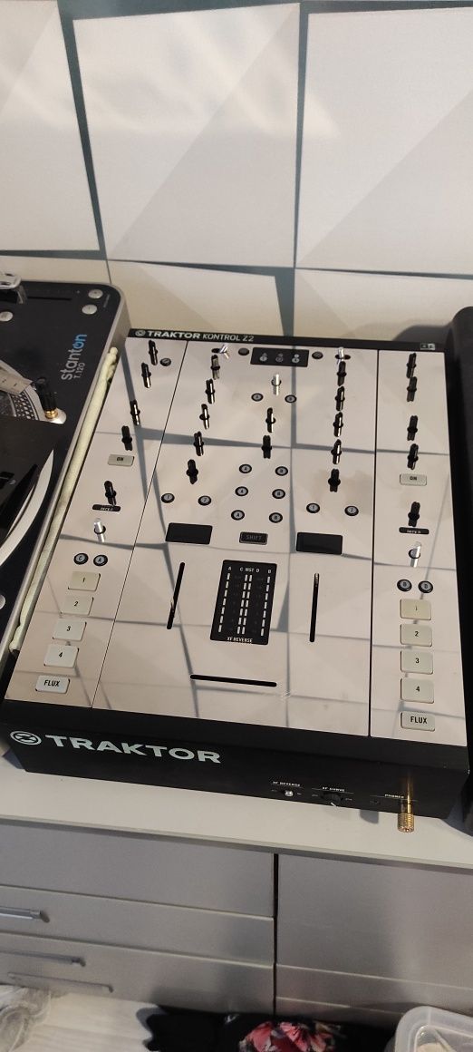 Фейсплейт панель на пульт микшер Native Instruments Traktor Kontrol Z2