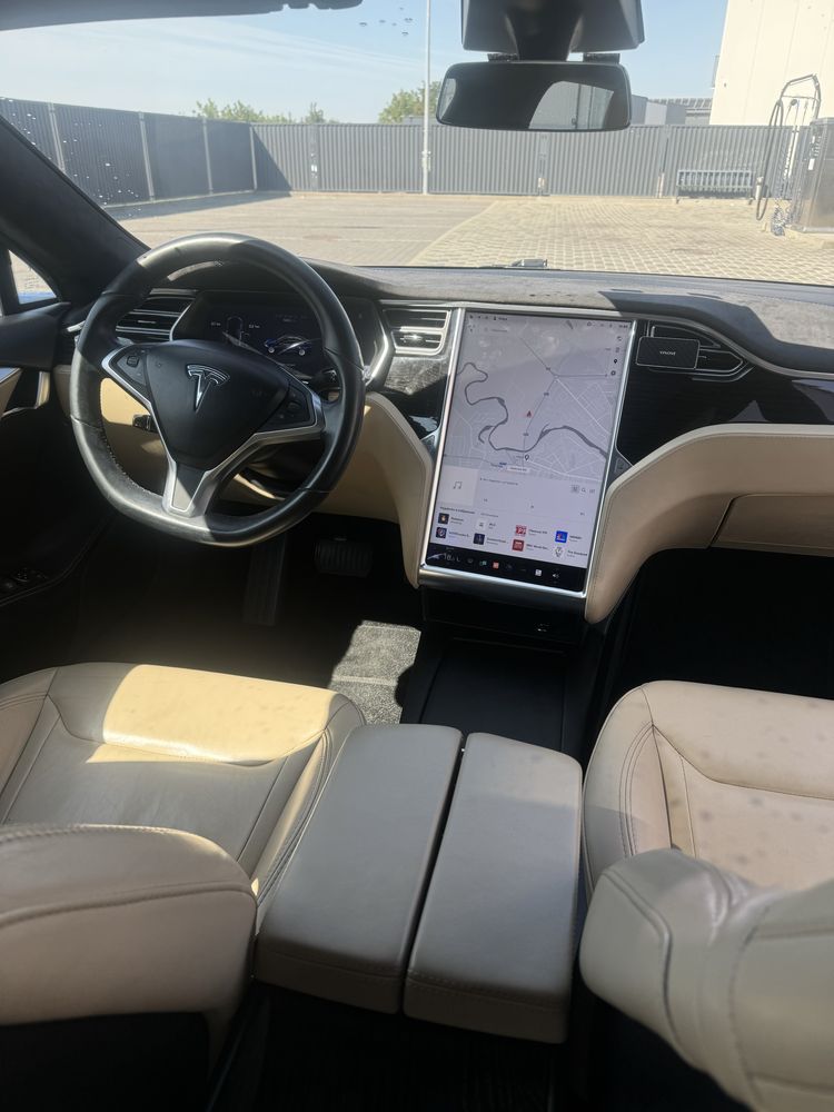 Tesla model S 90D 2016