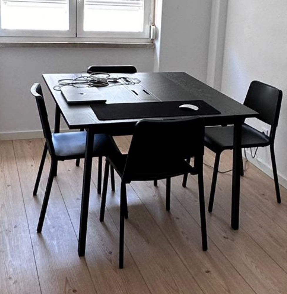 Mesa Teletrabalho e Reuniões c/ tomadas e USB - Mittzon (Preto)