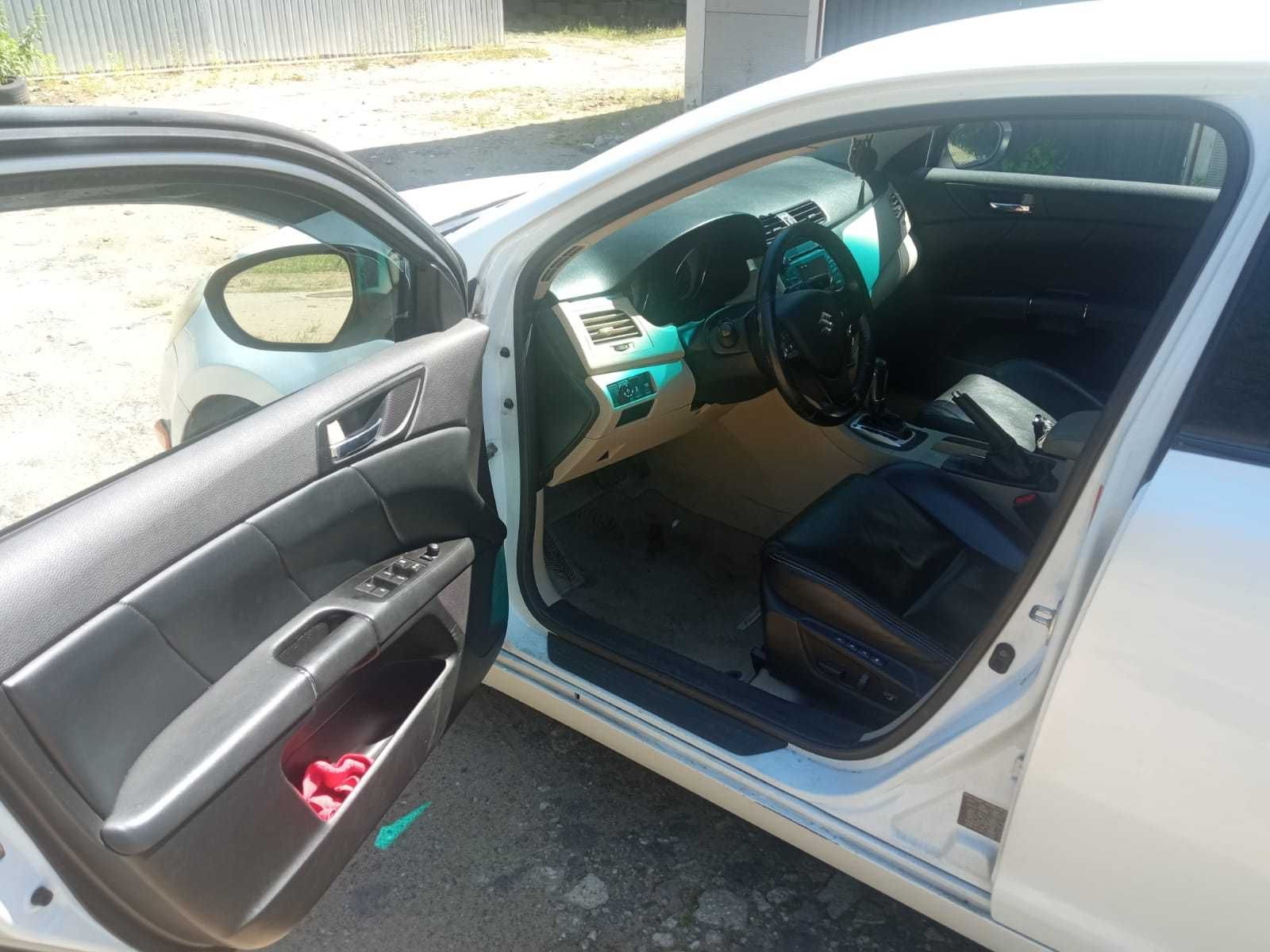 Продам ТЕРМІНОВО  Suzuki Kizashi   2,4 2010р