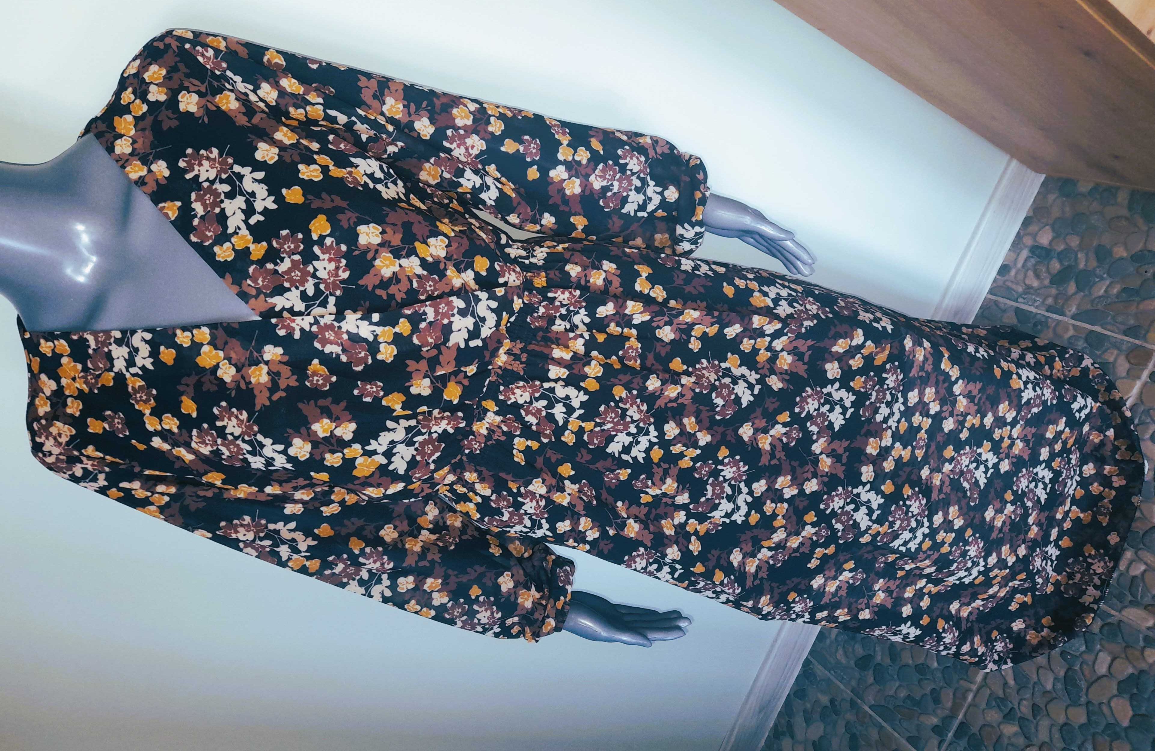 Czarna tiulowa kopertowa maxi sukienka w kwiaty
