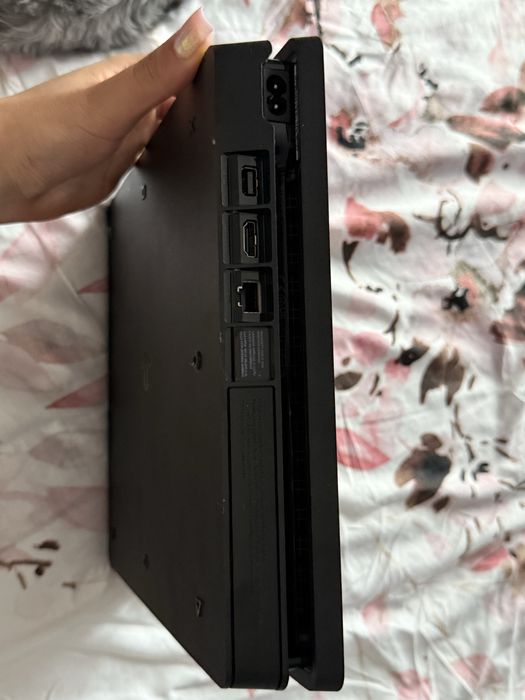 Konsola PlayStation 4+ oryginalny pad+ 6 gier