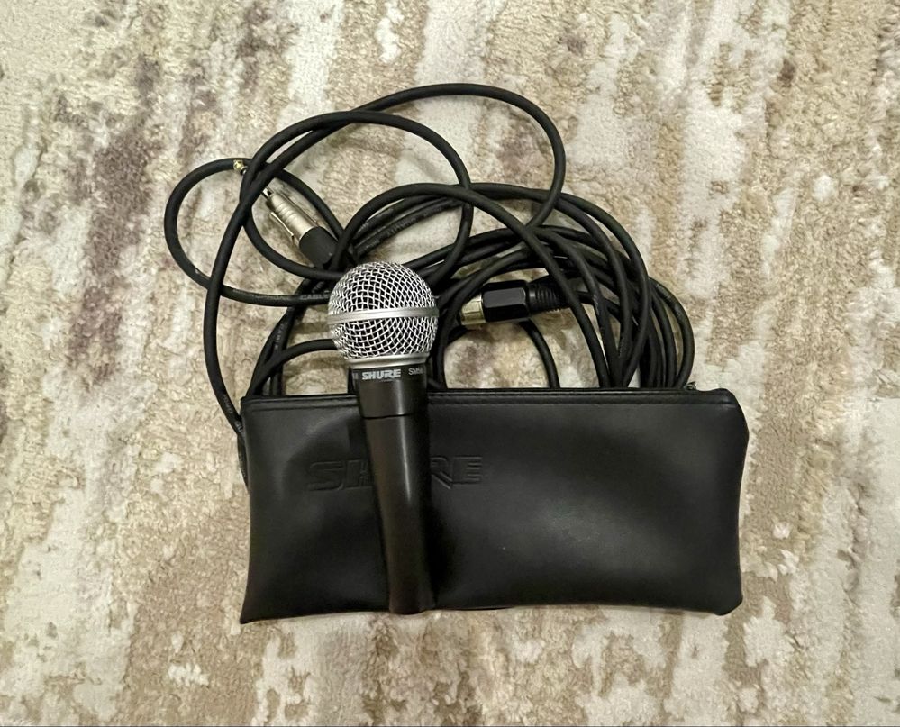 Microfone Dinâmico Shure SM58 com Cabo e Bolsa