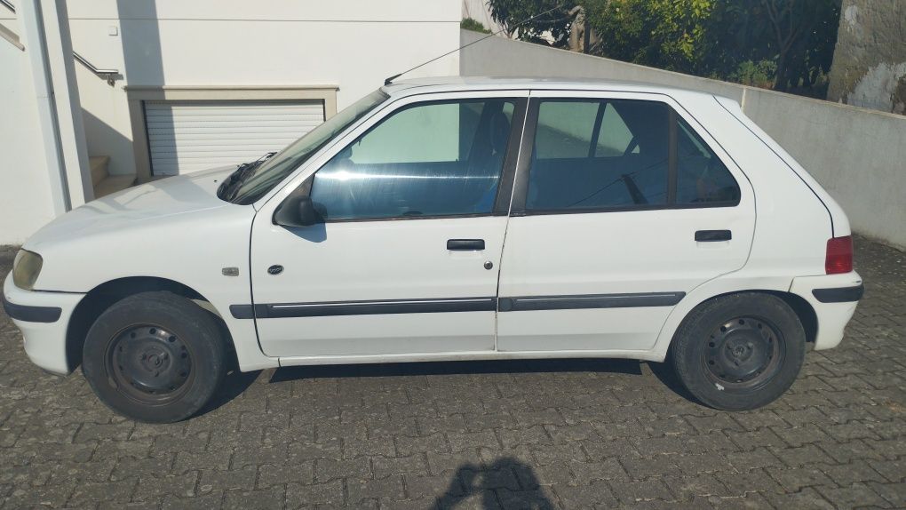 Peugeot 106 - ano 2000 gasolina