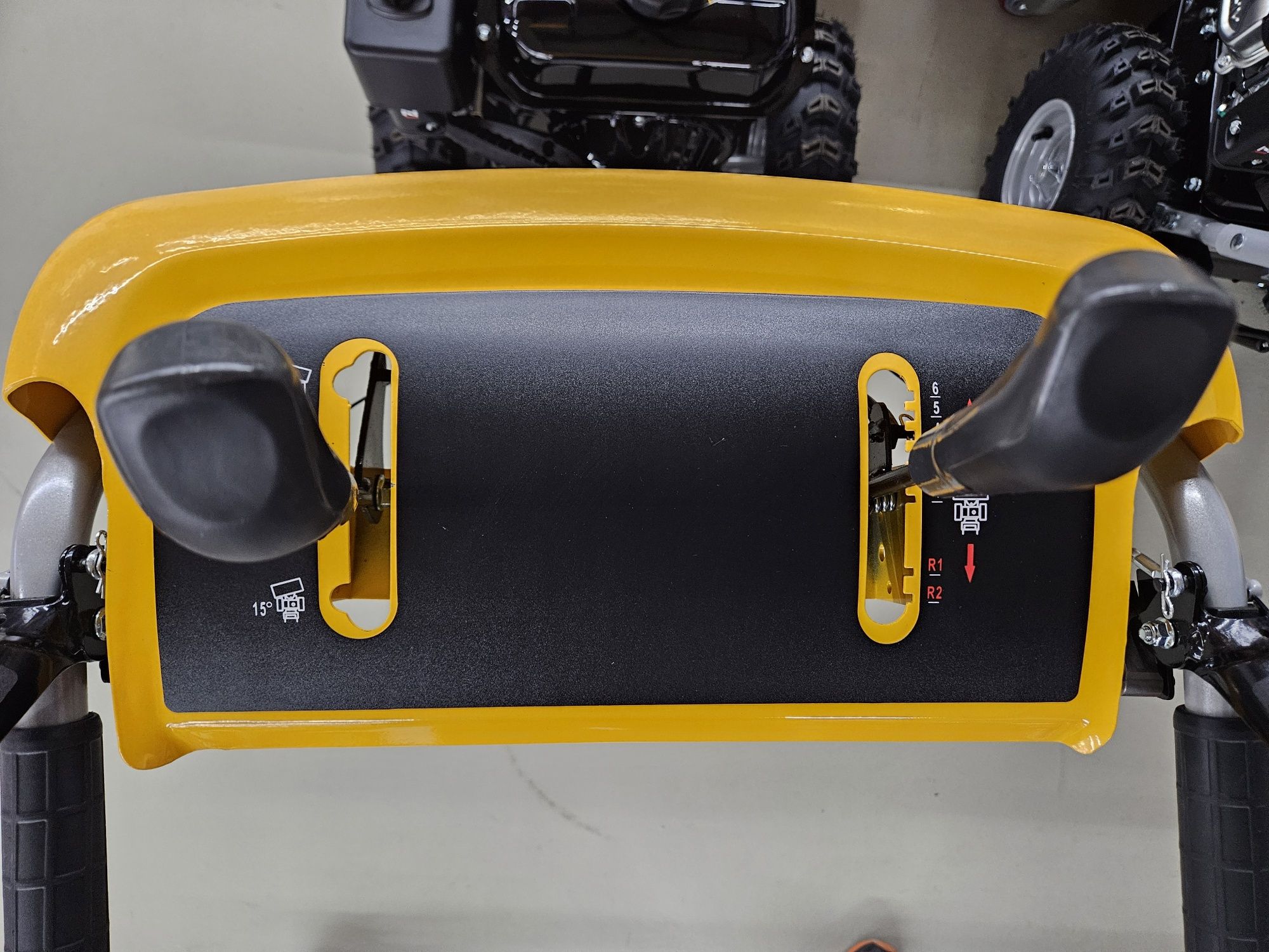 Stiga zamiatarka spalinowa SWS 800 G Szerokość robocza  80cm