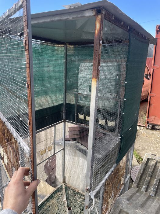 Vendo viveiro com porta grande