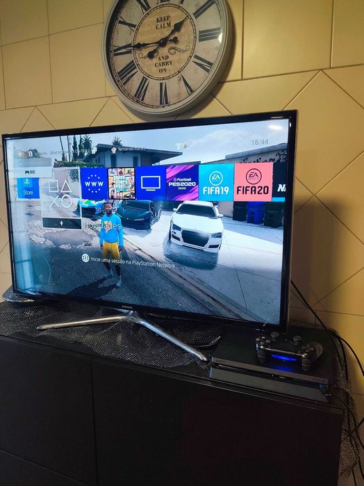 PlayStation 4 + comando