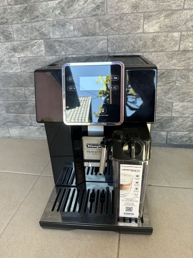 Кавомашина Delonghi Perfecta EVO кавоварка з гарантією