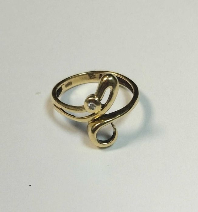 Золота каблучка з діамантом