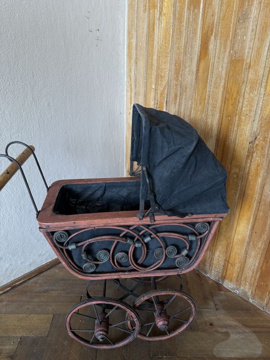 antyczny wózek dla lalek