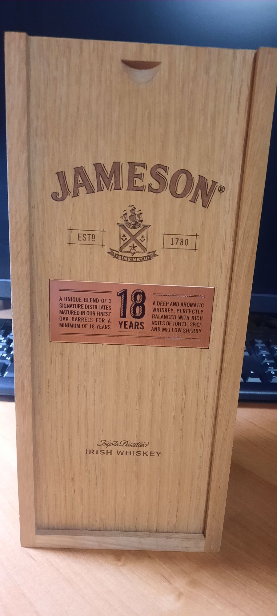 Короб-тубус з під віскі Віскі Jameson 18 Years Old Limited Reserve
