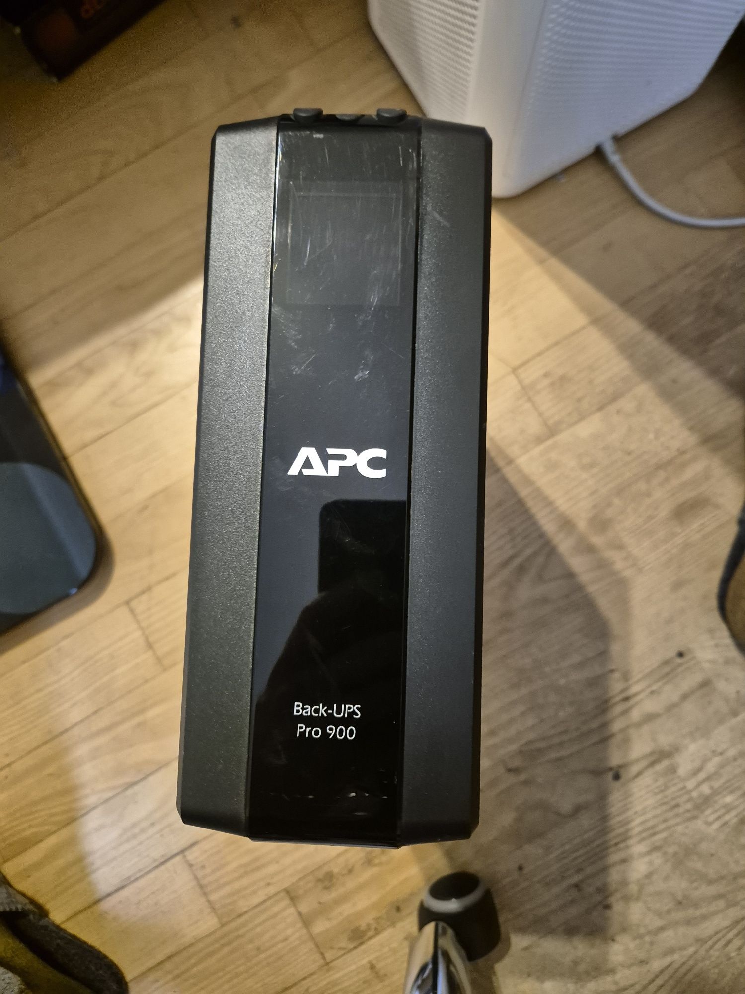 APC Back-UPS Pro 900VA (4+4роз., 540Ватт/900ВА, 16хв 50%,600Дж_BR900GI