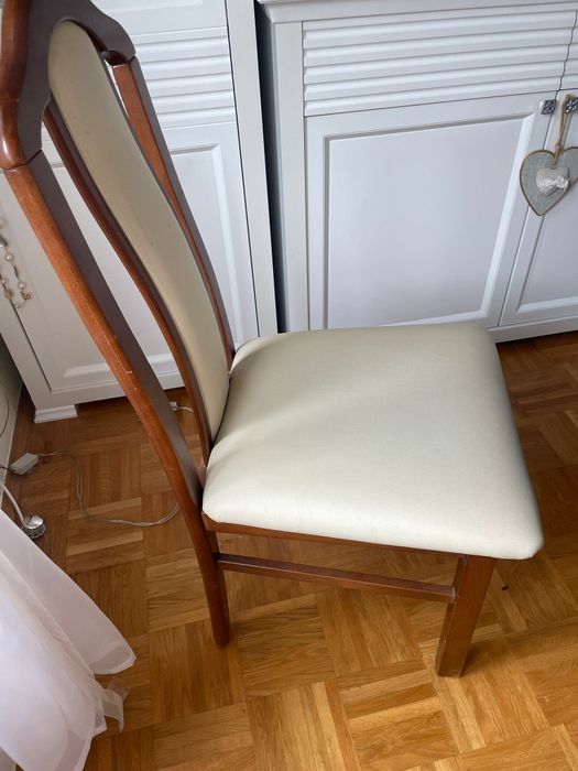 4 solidne drewniane używane krzesła Komplet krzeseł Cena za całość