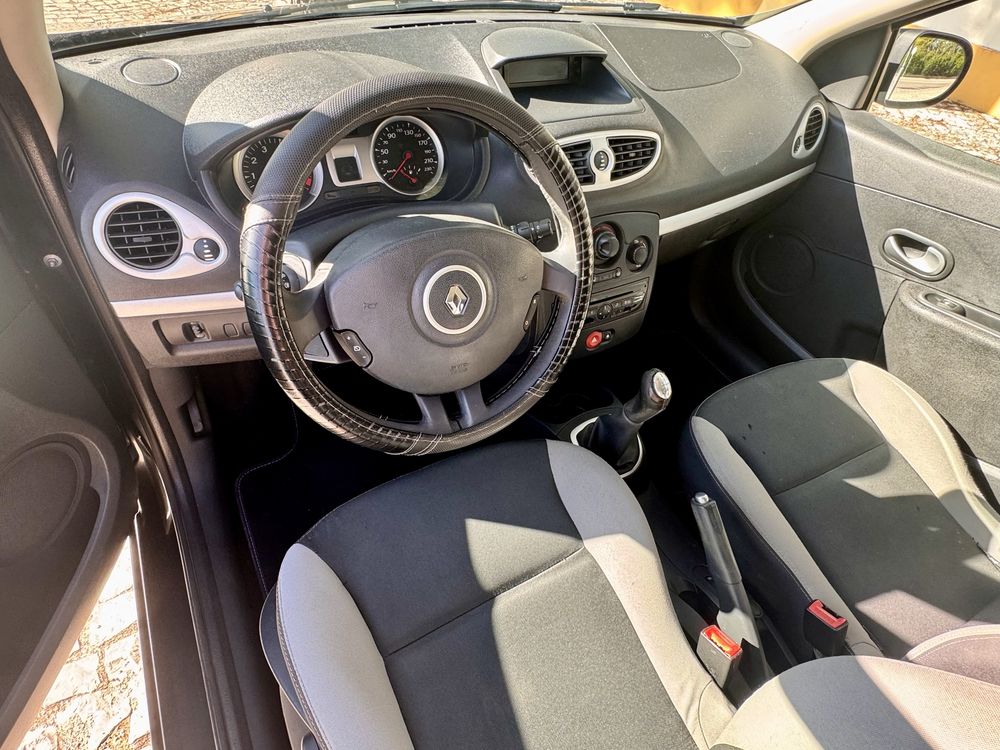 Renault Clio Bem estimado de Dezembro 2011