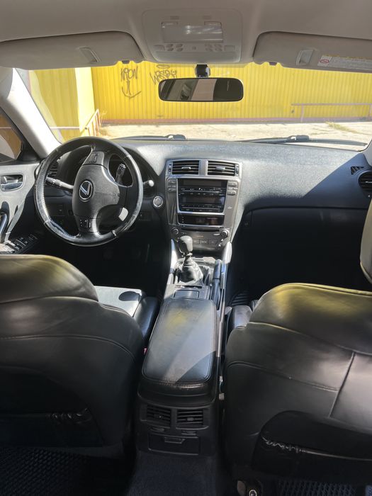 Lexus is 220d 2008года