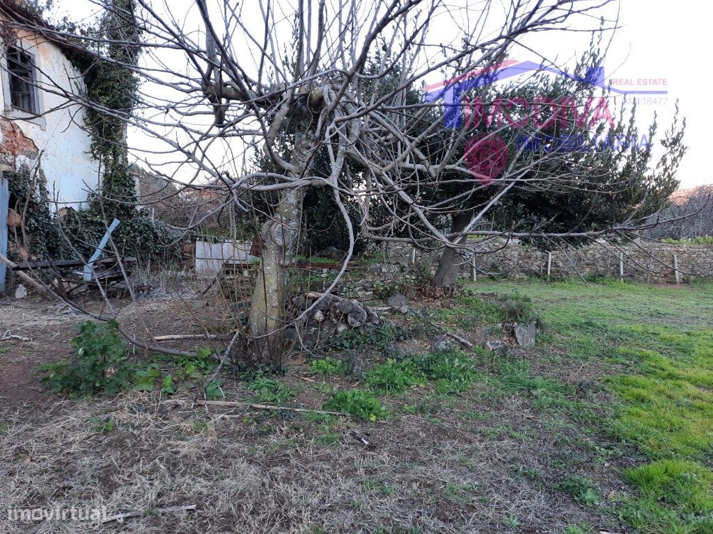 Ruínas para reabilitação em Castanheira de Pera