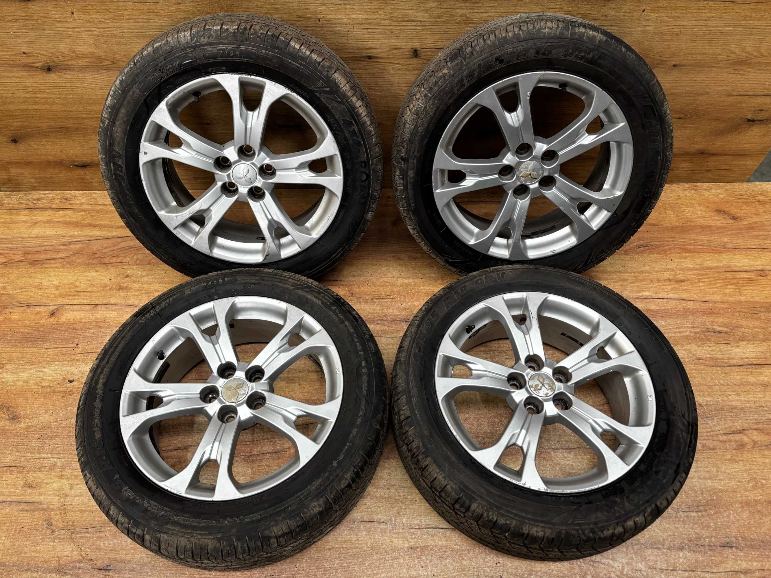 Koła komplet kół felgi Mitsubishi Outlander 225/55/R18