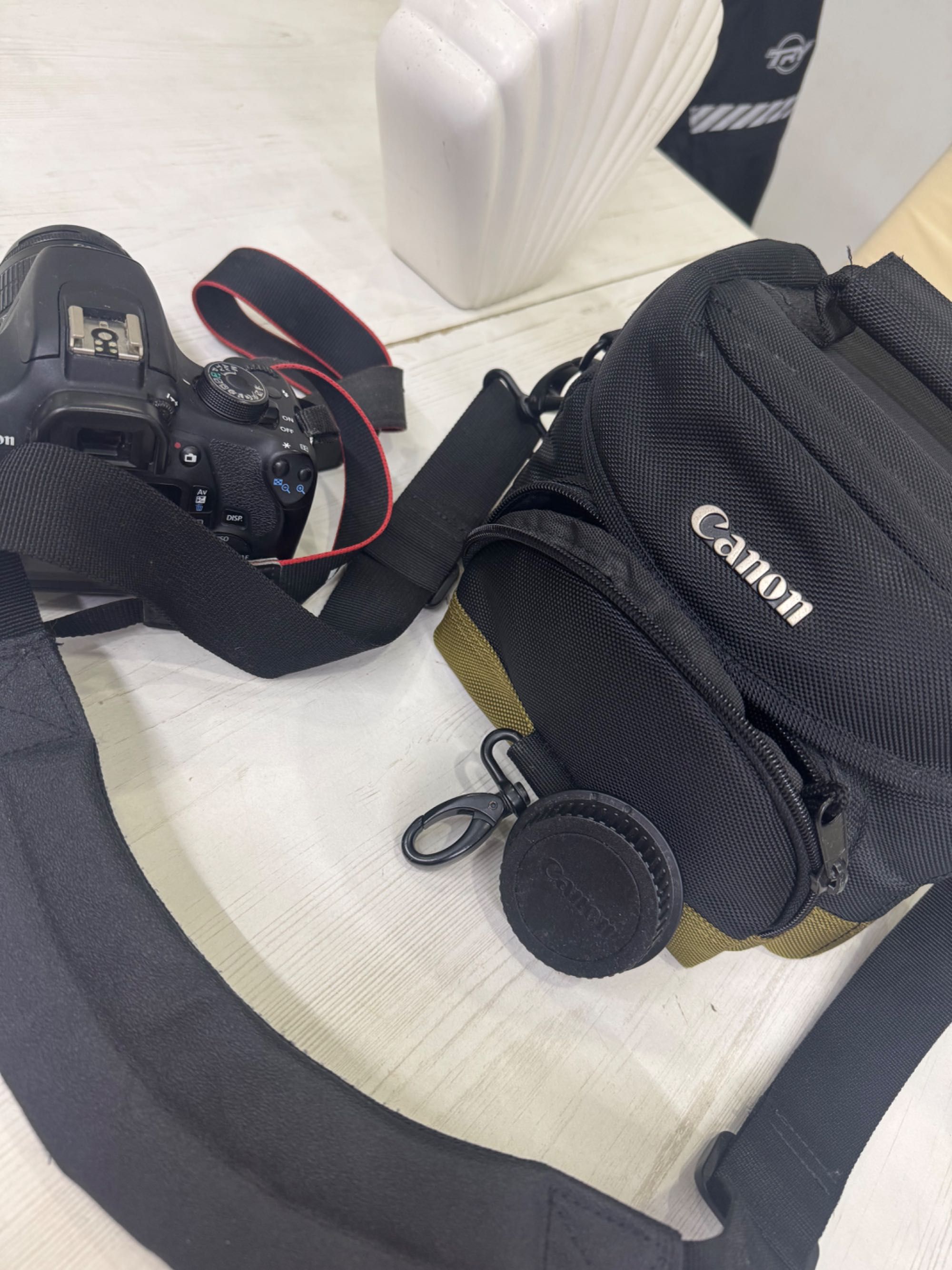Canon 1200D em ótimo estado