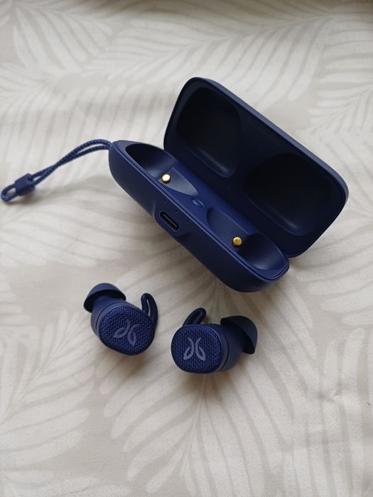 Продам влагозашитные наушники Jaybird Vista 2 IP68