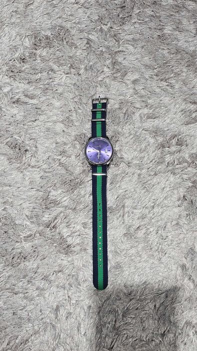 Relógio com Data Azul e com Pulseira Nylon Azul e Verde