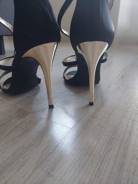 Sandałki na szpilce