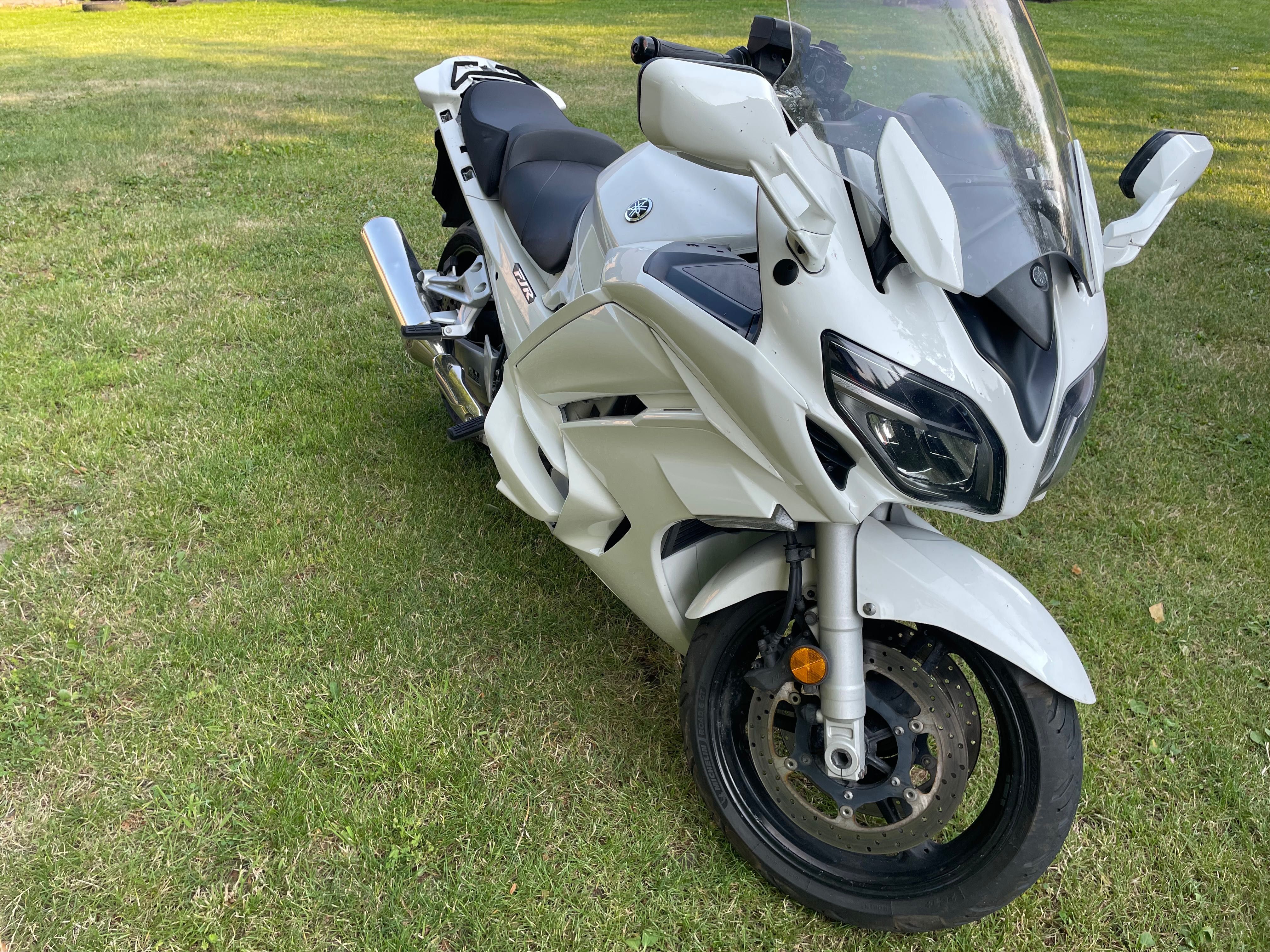 Motocykl YAMAHA FJR 1300