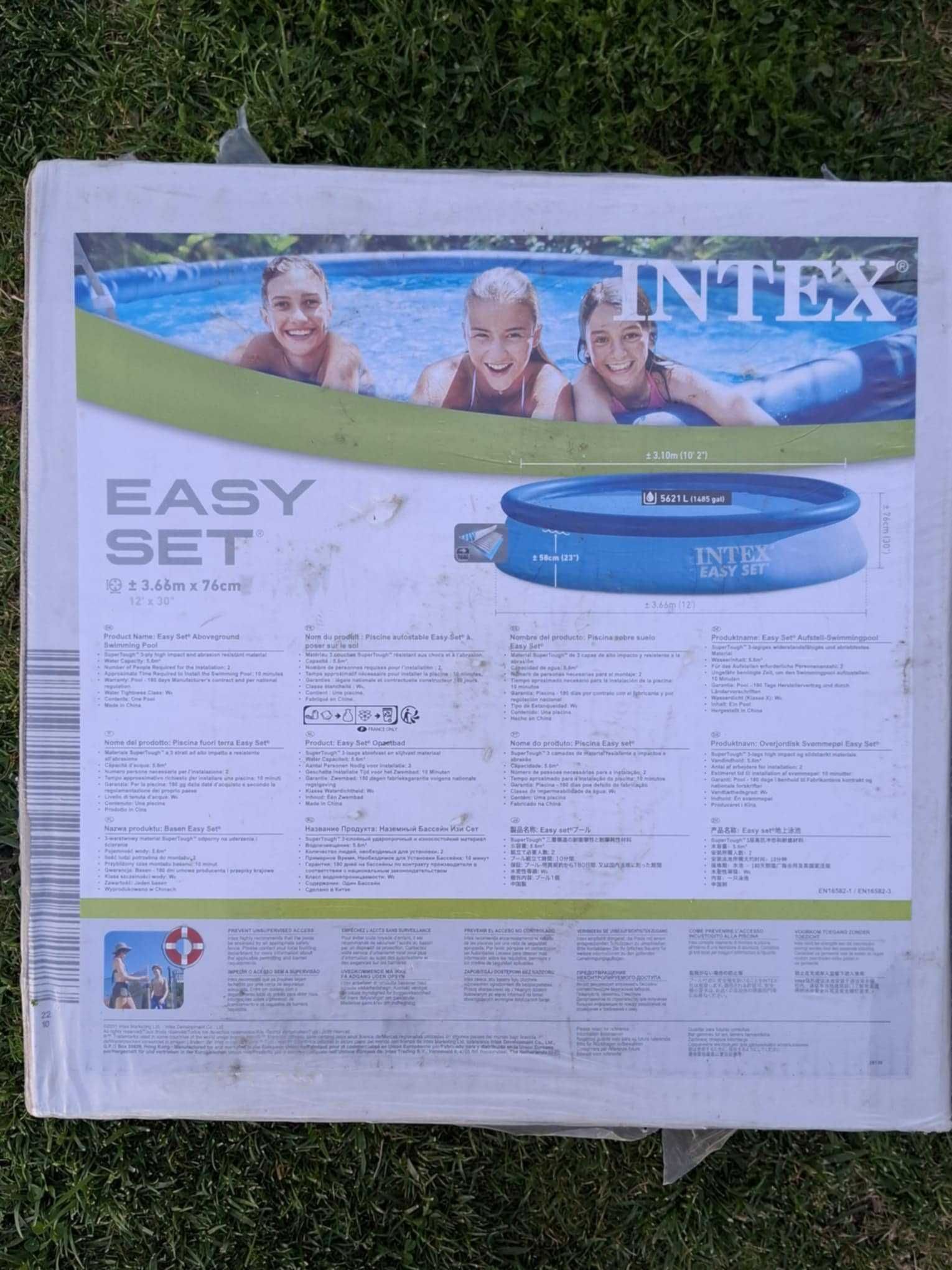 Piscina  nova em caixa Pronta para desfrutar de um belo mergulho