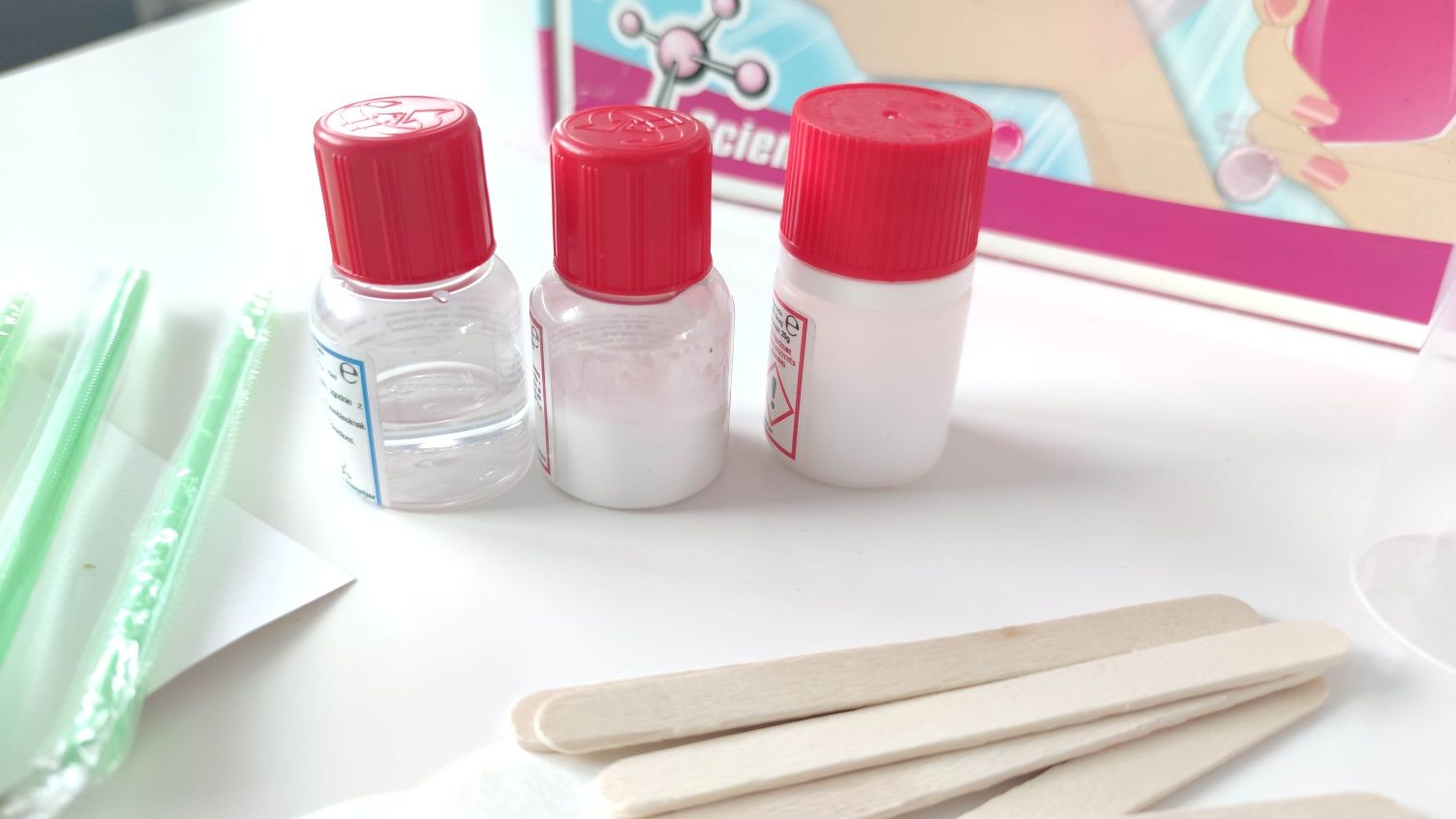 Fabryka perfum laboratorium eksperymentów dla dziecka
