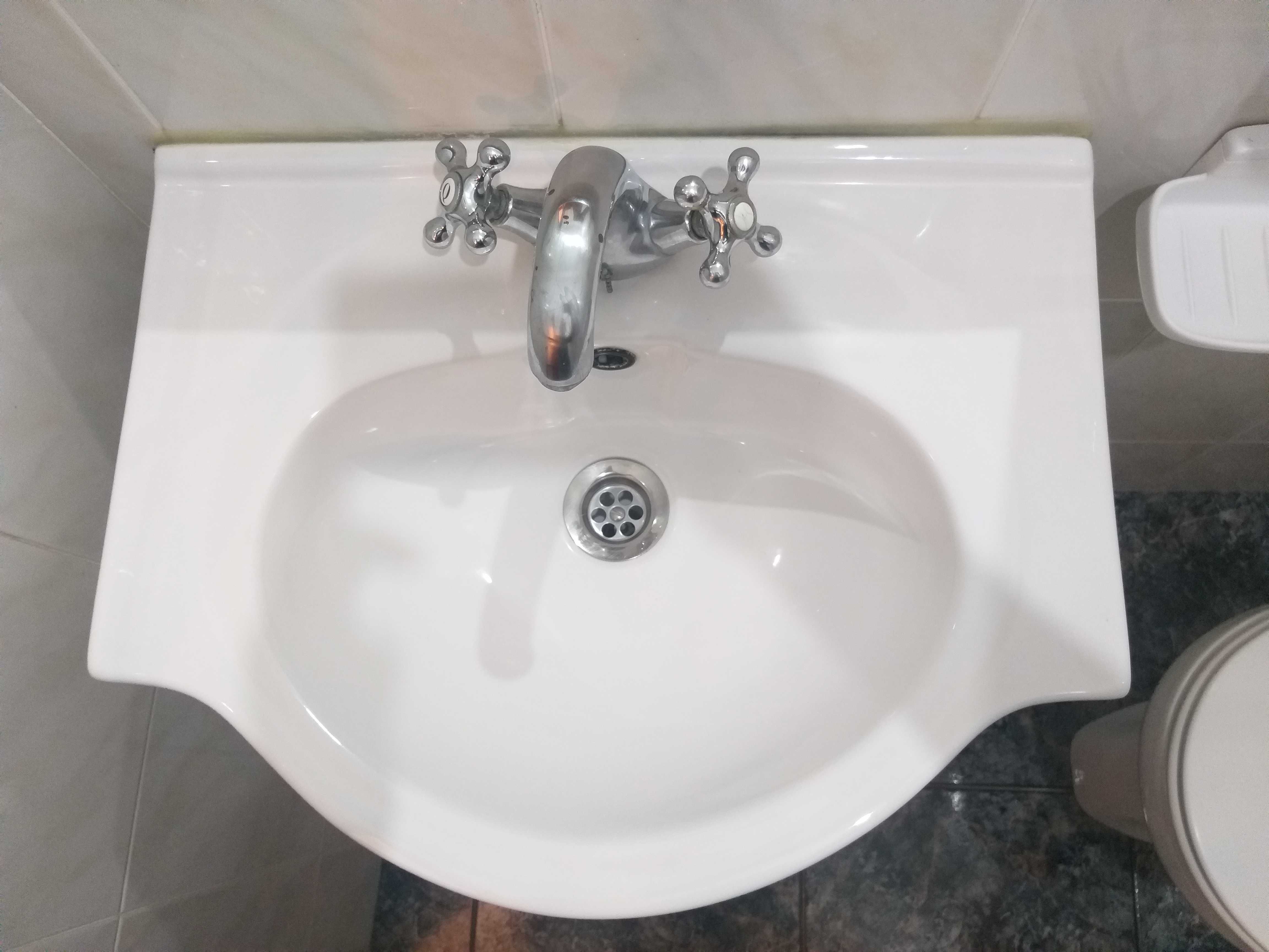 Conj. Louças Sanitárias c/ acessórios e torneiras