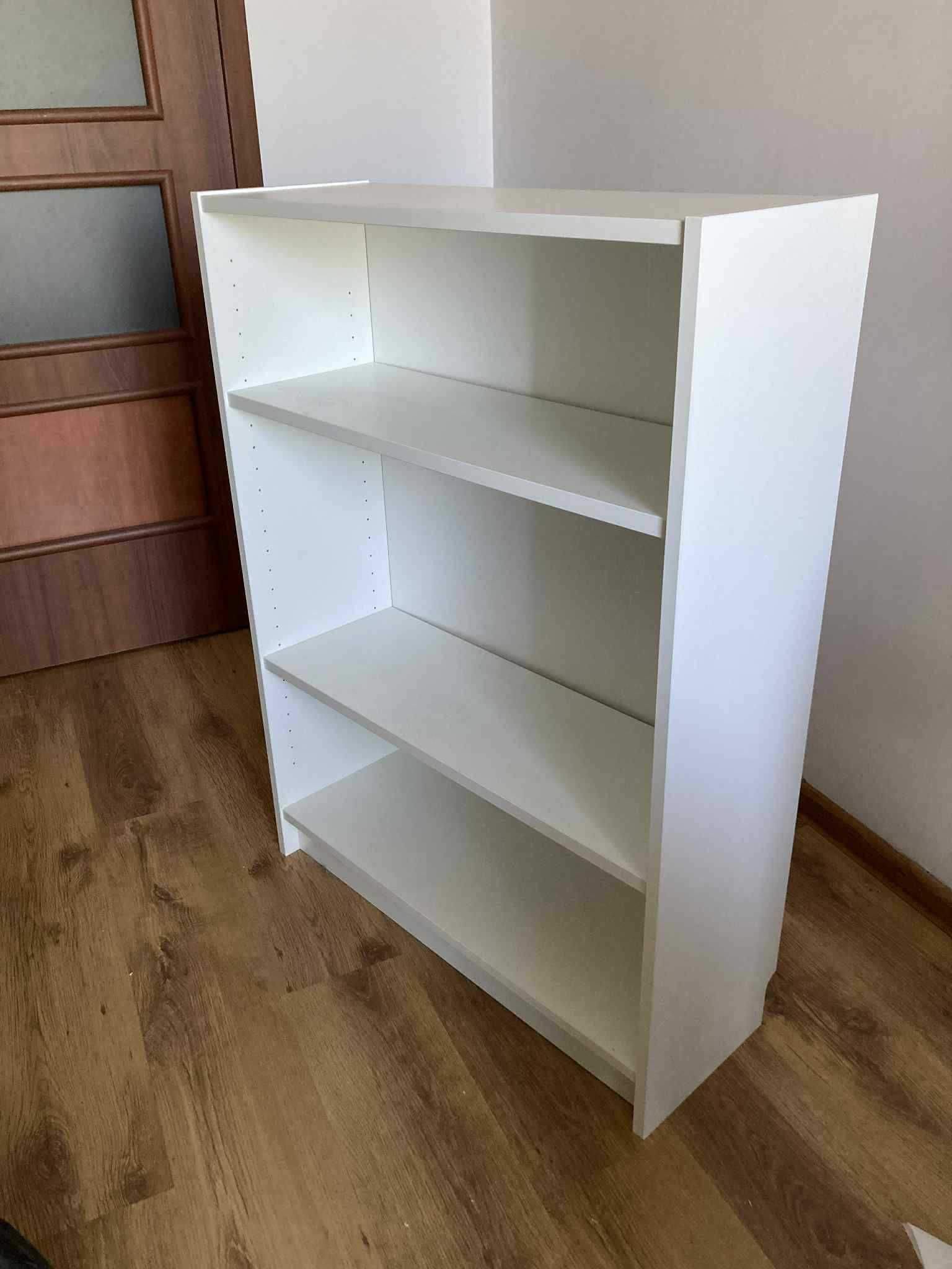 Biały regał idealny na książki