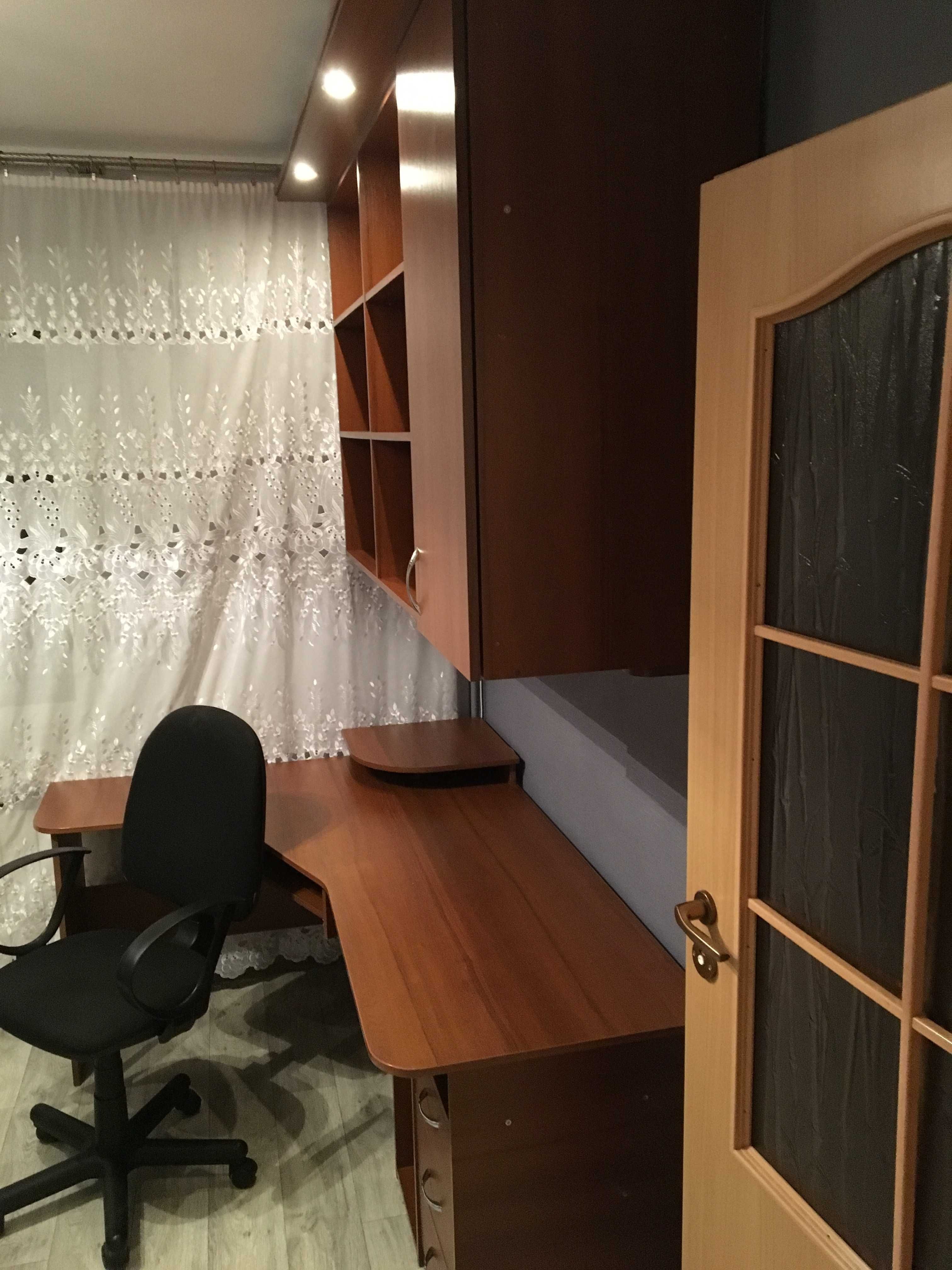 Продам 4-комнатную квартиру 100 м², ул. Алексеевская 14Б