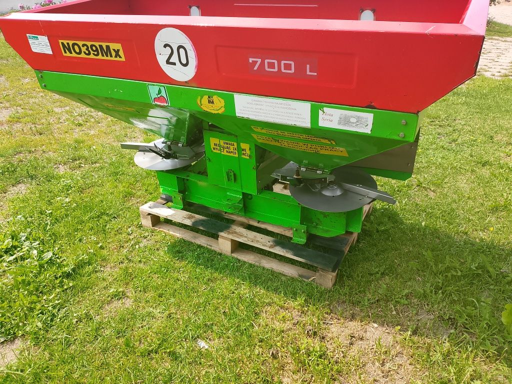 Rozsiewacz nawozów Brzeg no39mx 700l