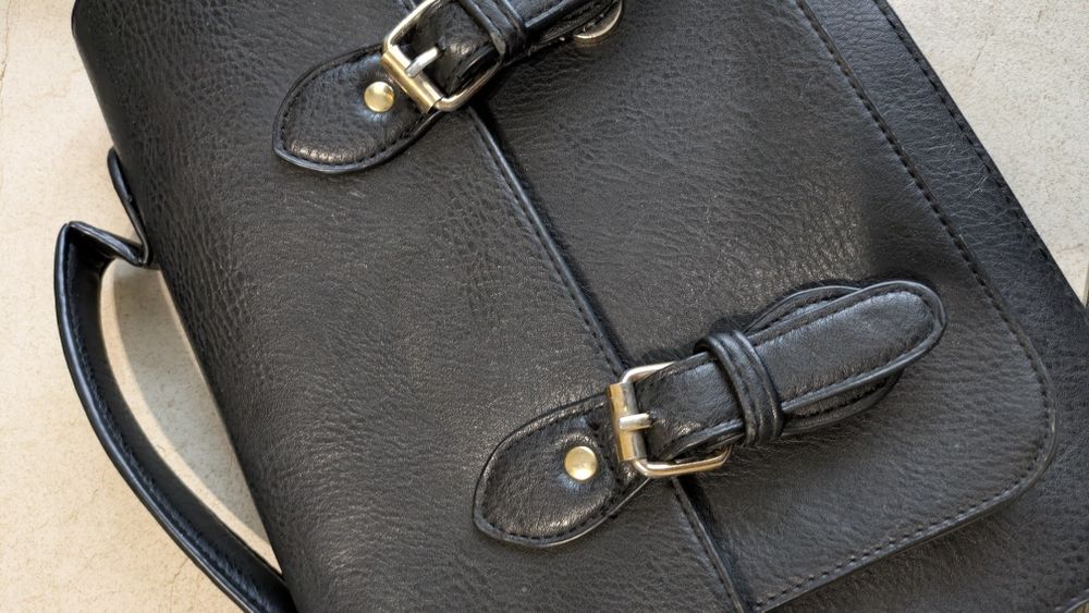 Чорна сумка портфель