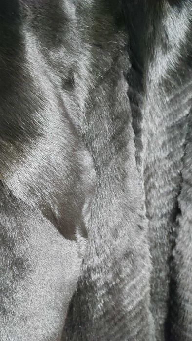 Продам шубу в хорошому стані з капюшоном